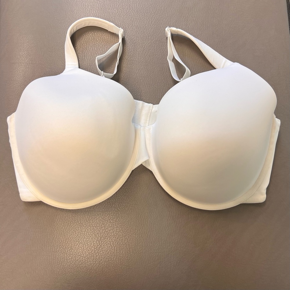 Ambrielle Everyday White Full-Coverage Bra Adjustable Straps Seamless Cups 44G